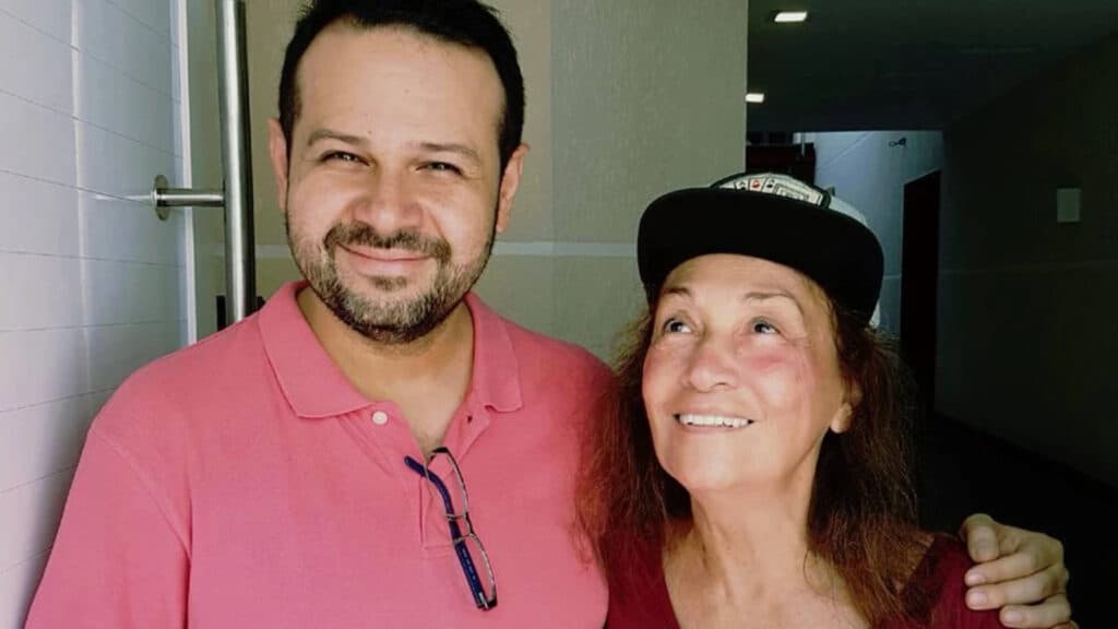 Ricardo Juarez, Zennyata's voice actor, with Ângela Bonatti (Image via StrangeCorvus)