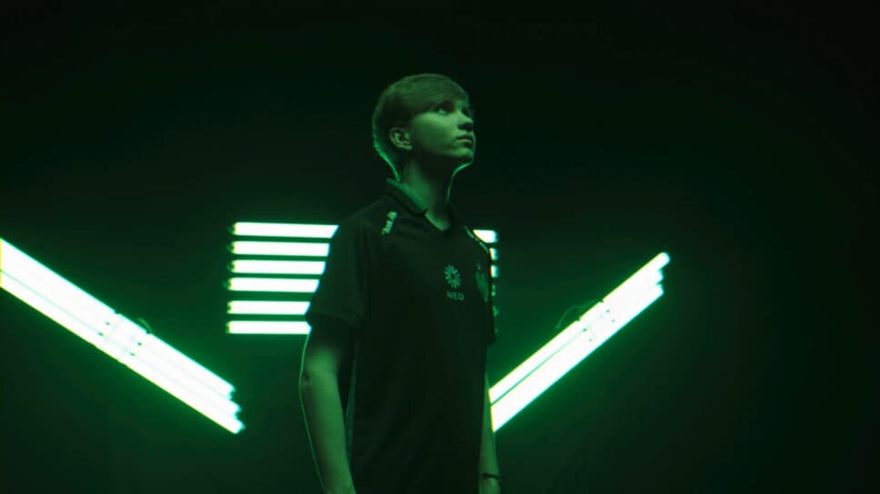 m0NESY’s CS2 crosshair, video, and viewmodel settings (2025) cover image