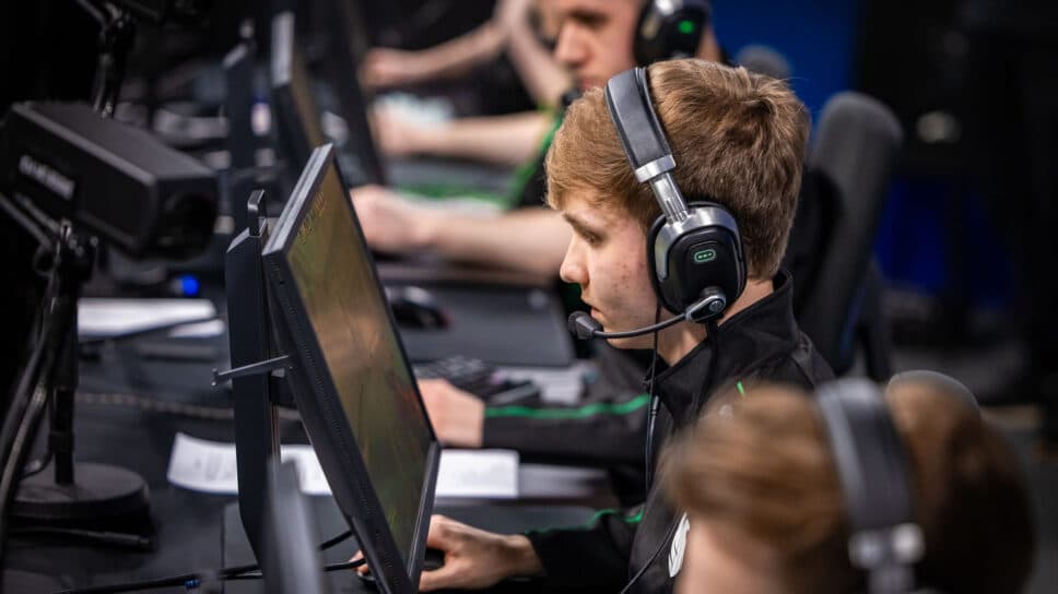 Falcons send MOUZ packing in IEM Melbourne semi-final beatdown cover image