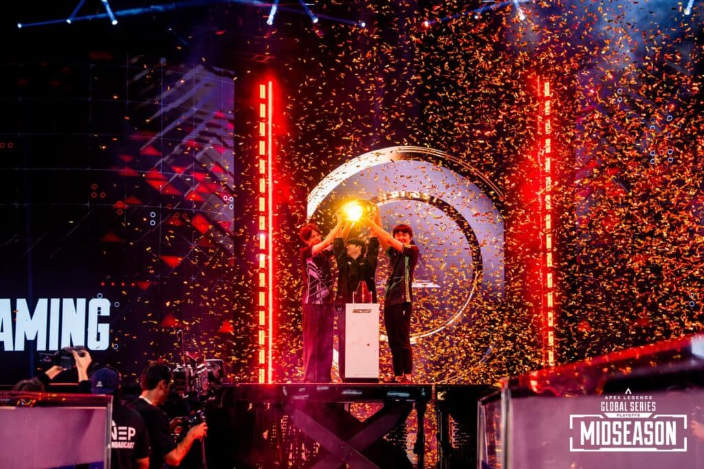 VKGaming lift the trophy in EWC (Photo via EA)