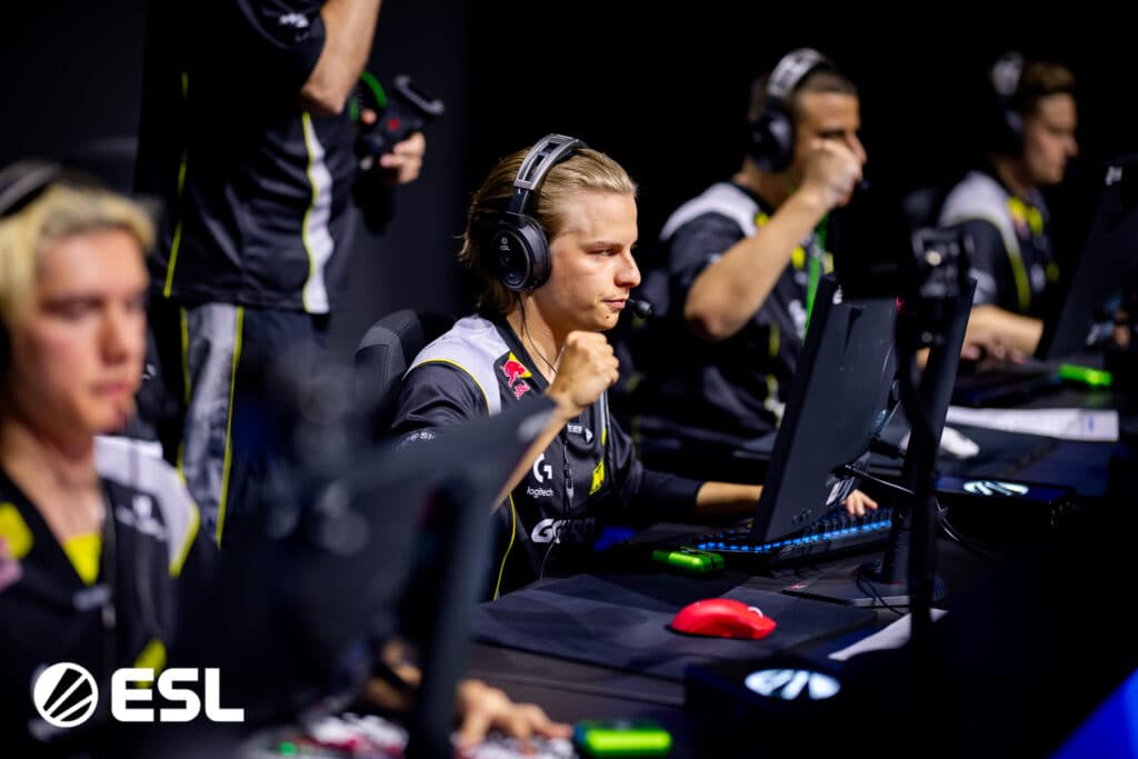 CS2 NAVI at IEM Cologne (image via ESL)