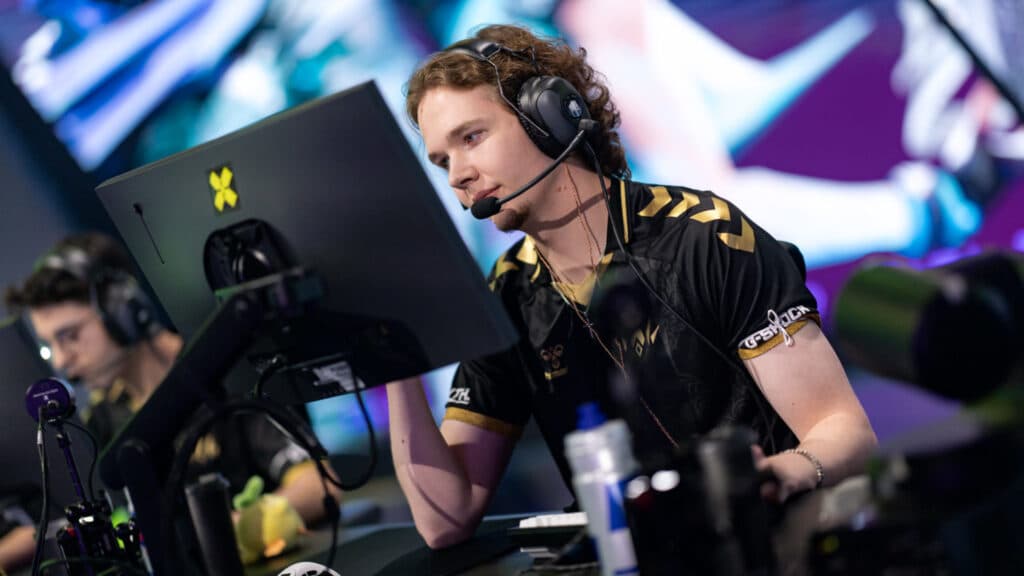 All the BBL Esports players wore a white thread on their arms (Photo by Michal Konkol/Riot Games)