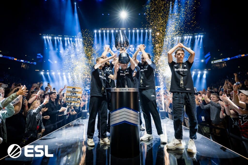 Team Spirit's trophy lift (Image via ESL)