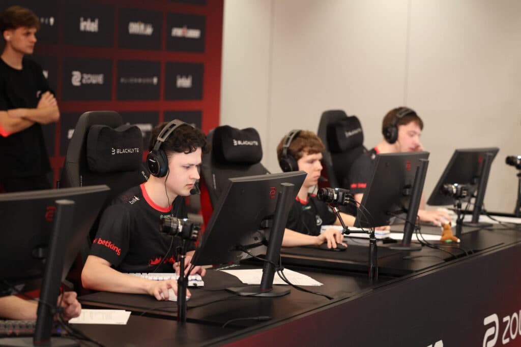 B8 during StarSeries Fall 2025 (Photo via StarLadder)