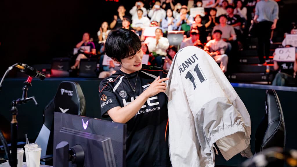 Peanut won't be playing in 2026 due to his mandatory military service (Image via LCK)