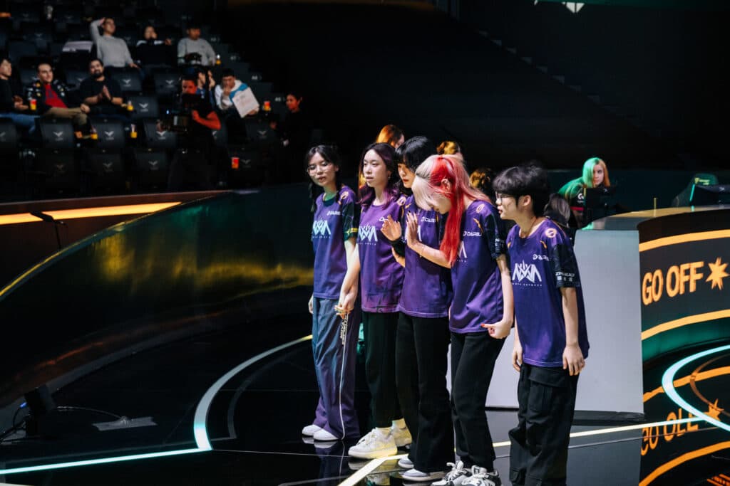 Nova take their bow as they get eliminated from GCC 2025 Photo by Moon Suwon/Riot Games)