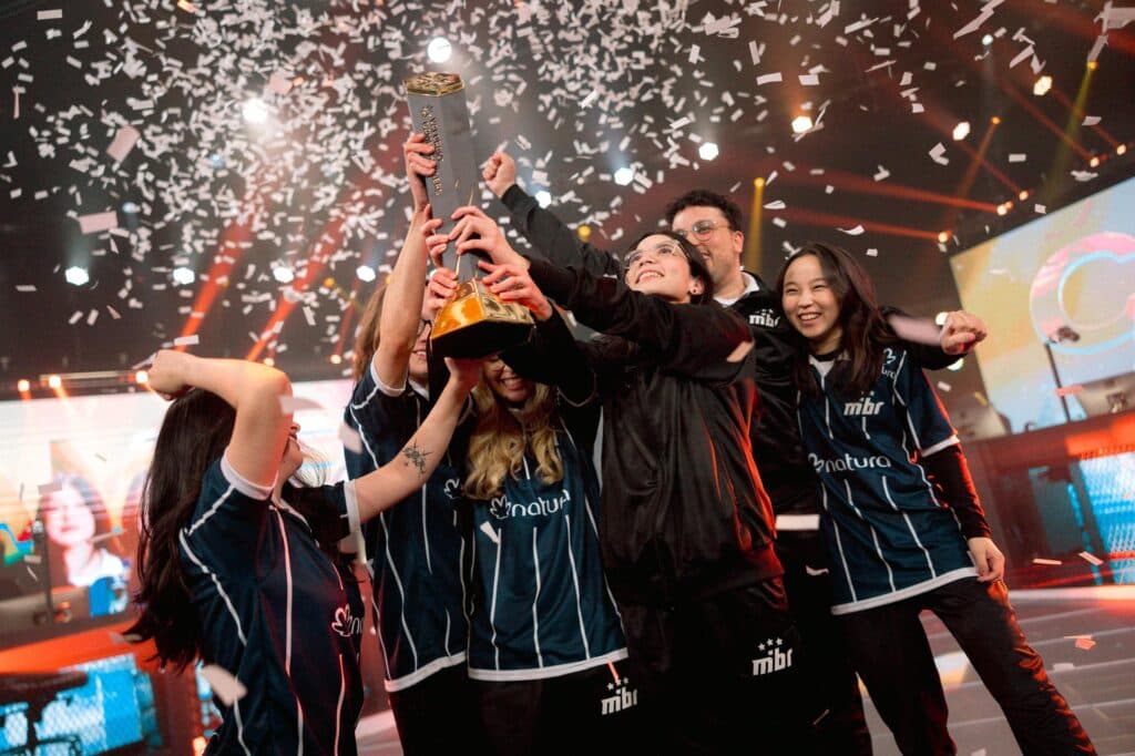 MIBR lift the trophy at Brazil Stage 2 (Photo via Bruno Alvares/Riot Games)