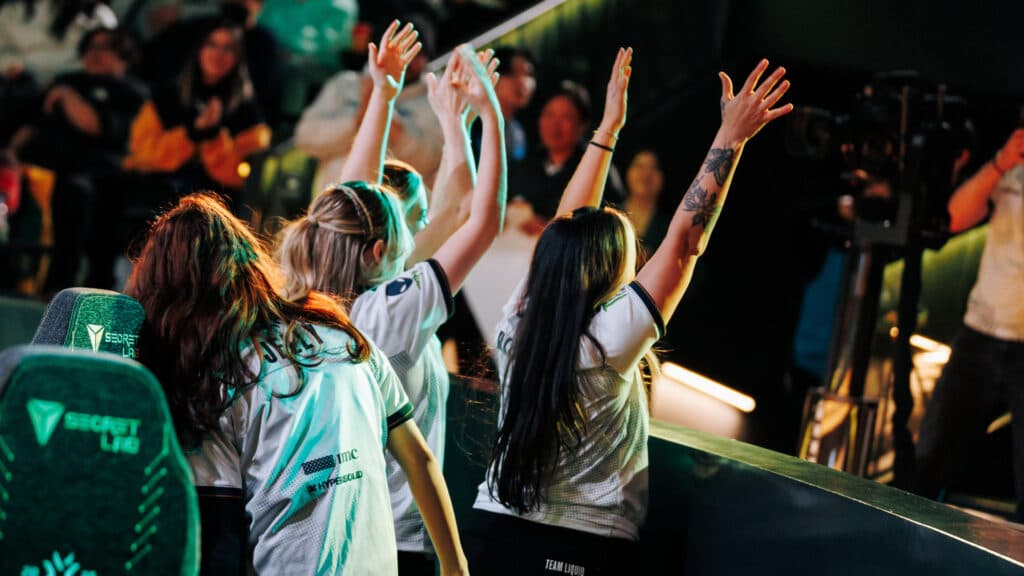 Team Liquid Brazil celebrating with the crowd (Image by Christina Oh/Riot Games)