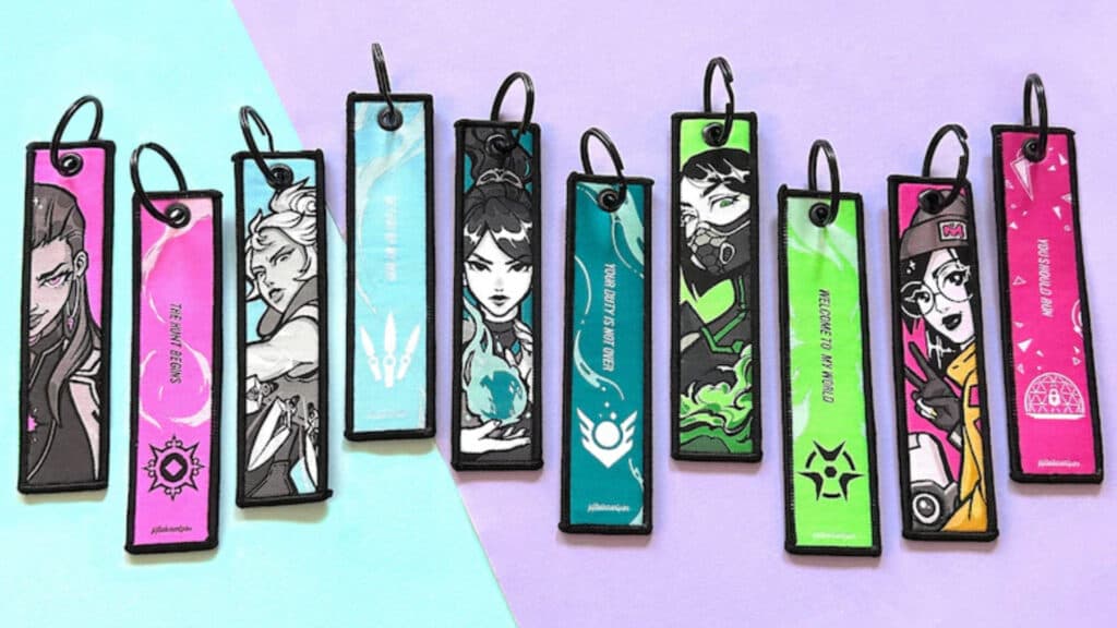 Keychains by <a href="https://www.etsy.com/pt/shop/FifthElementPins?ref=shop_profile&amp;listing_id=1421138510" target="_blank" rel="noreferrer noopener">FifthElementPins on Etsy</a>