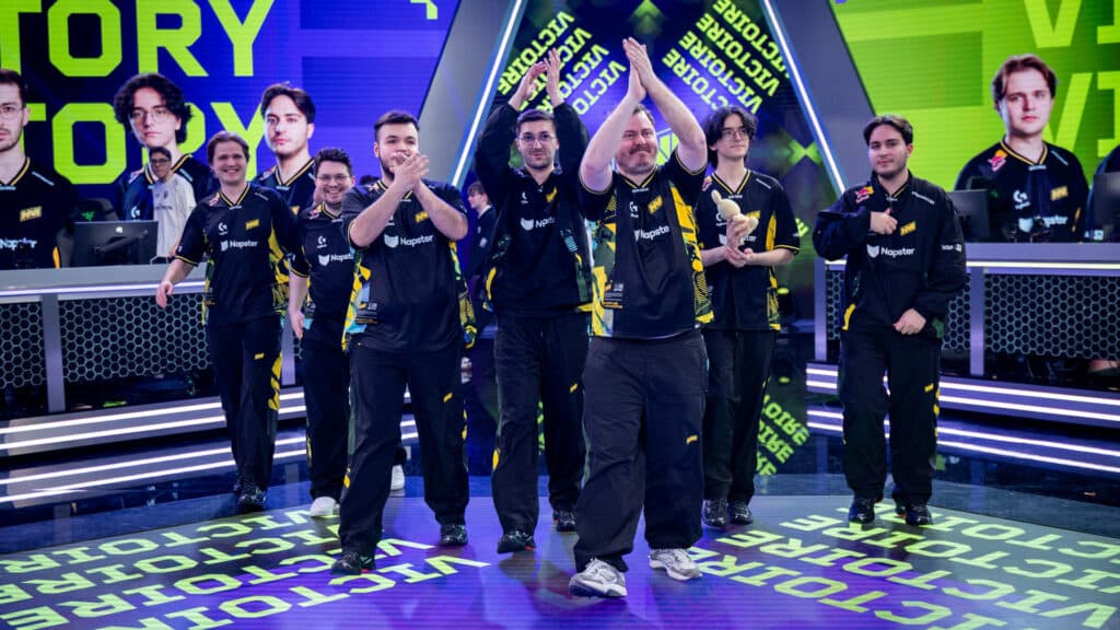NAVI celebrating with the fans (Image by Wojciech Wandzel/Riot Games)