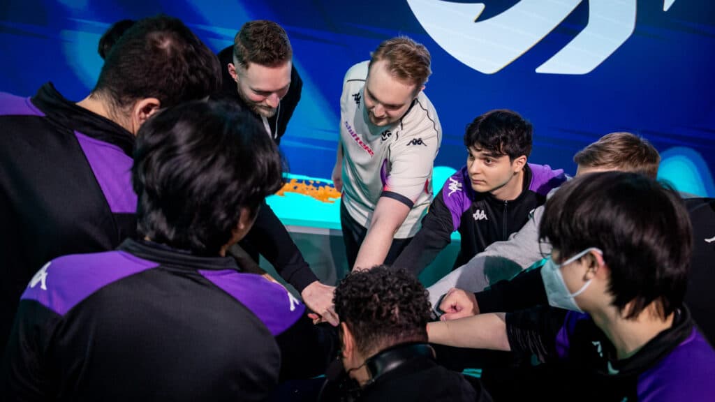 Currently, Shifters have a 3-5 score (Image via Wojciech Wandzel | Riot Games)