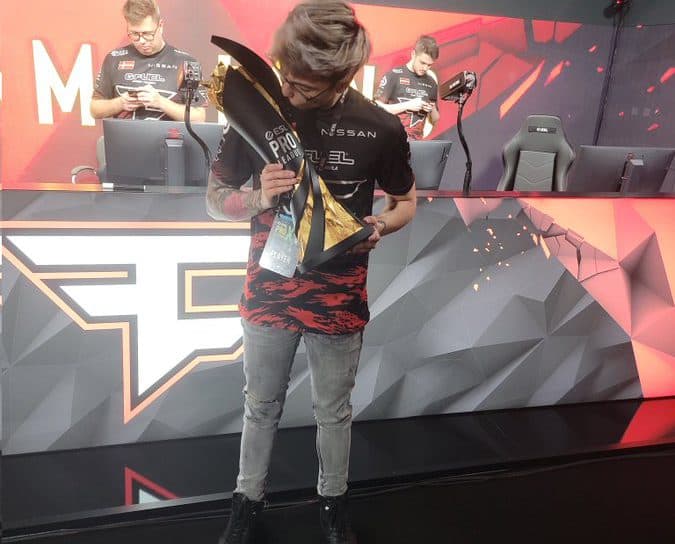 Twistzz CS GO Crosshair and viewmodel settings Esports.gg