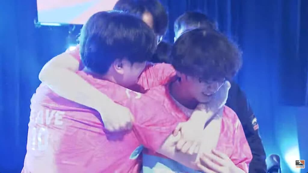 Hangzhou Spark players celebrate their win (Image via Blizzard Entertainment)