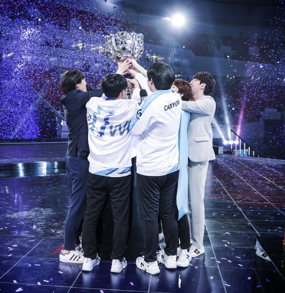 <em>Damwon Gaming lifting the World Championship trophy. Image courtesy of <a href="https://www.flickr.com/photos/lolesports/50551903787/in/album-72157716695715192/" target="_blank" rel="noreferrer noopener nofollow">LoL Esports Flickr</a></em>