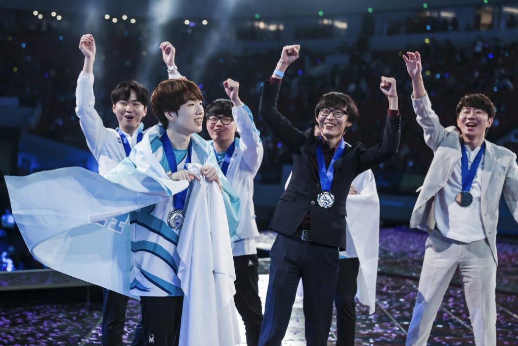 Daeny and Zefa celebrate their world championship win with their team. Image credit: David Lee/Riot Games.