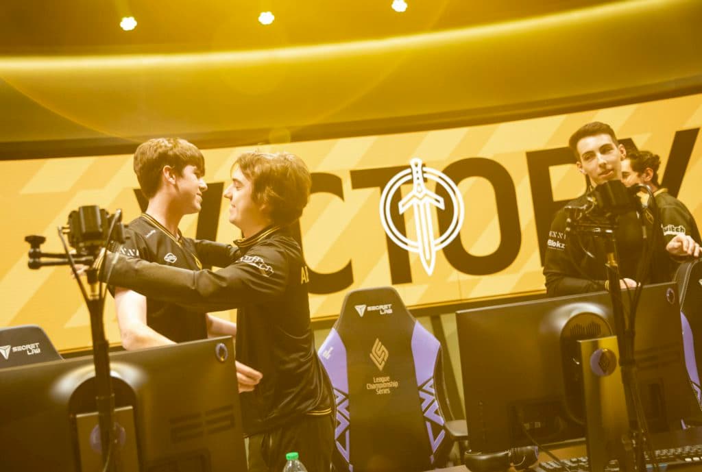 Ablazeolive and teammate Iconic after a victory against Dignitas in the 2021 LCS Summer Split. Image via espat.ai