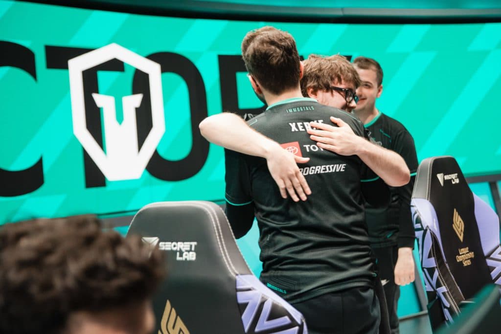 Xerxe hugging Insanity after a win in 2021.