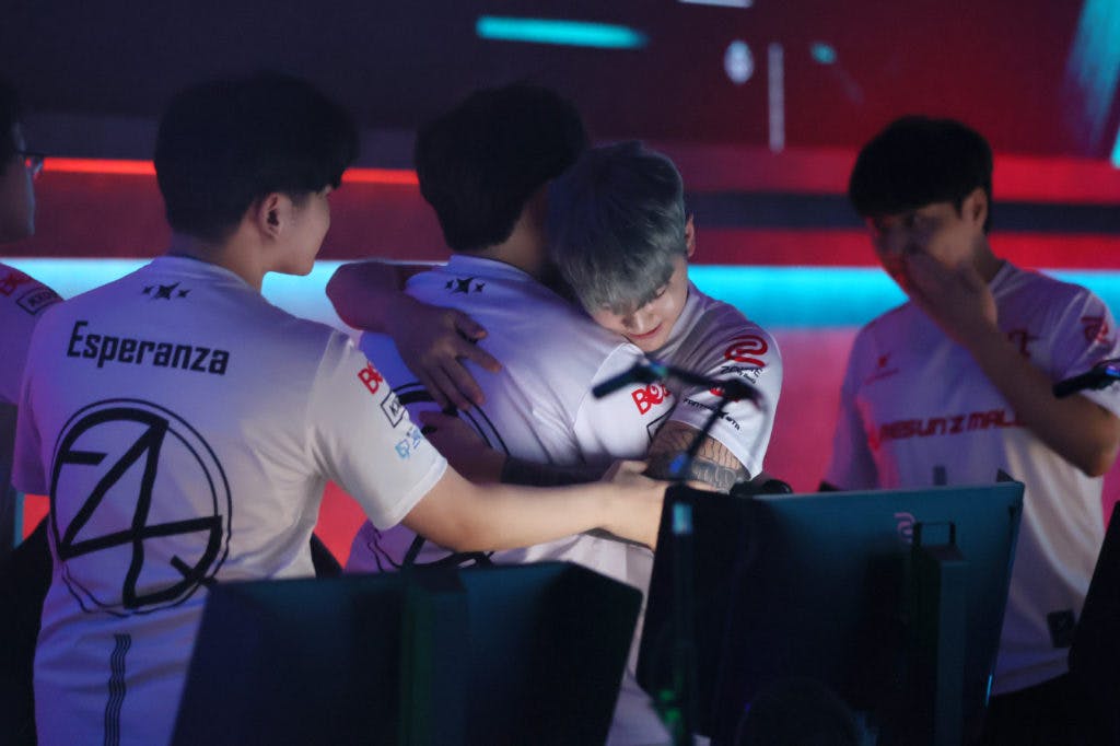 F4Q celebrate after defeating DWG KIA to qualify for Masters Berlin. Image credit: Riot Games Korea.