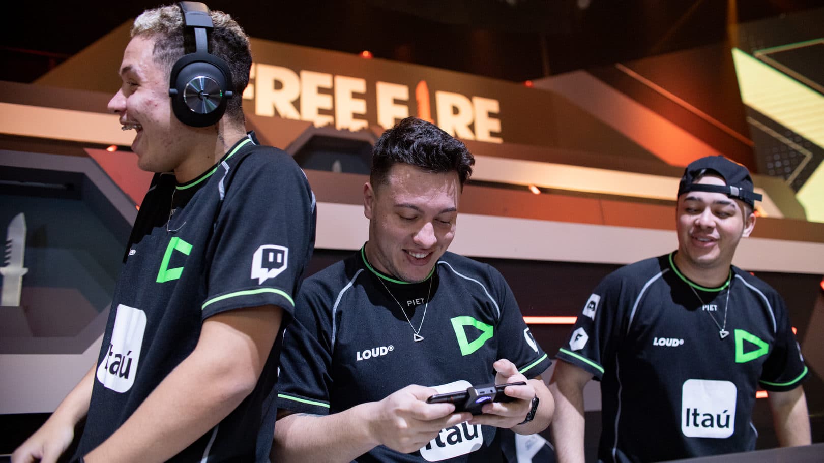 LOUD - Foto: Bruno Alvares e Jéssica Liar