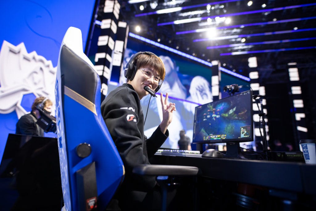 REYKJAVIK, ICELAND - OCTOBER 23: EDward Gaming's Tian "Meiko" Ye gestures the peace sign at the League of Legends World Championship Quarterfinals Stage on October 23, 2021 in Reykjavik, Iceland. (Photo by Liu YiCun/Riot Games)