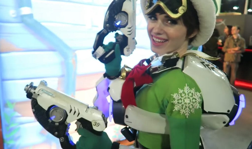 Amouranth dressed as Christmas Tracer at PAX SOUTH in 2017