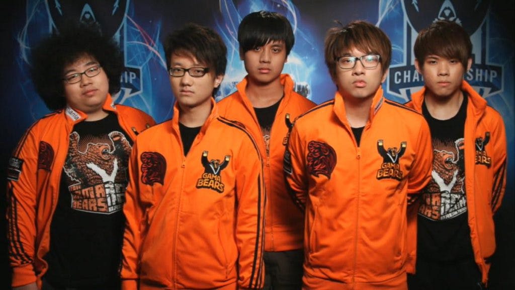 Gamania Bears went to the 2013 LoL World Championships, auto-qualifying for the quarterfinals. Maple is seen in the middle.