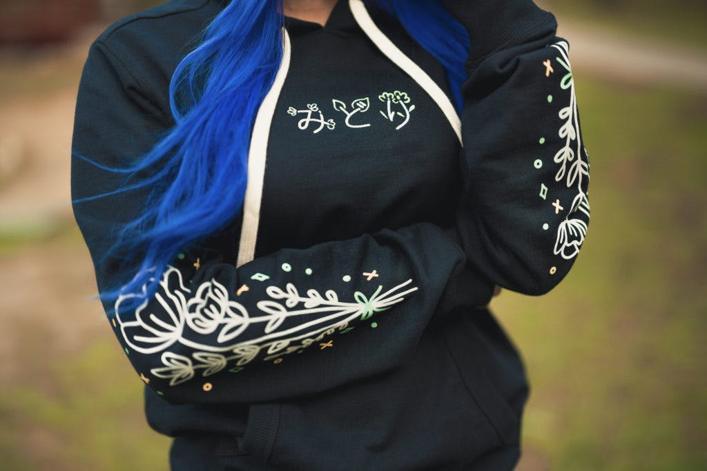 The actual <a href="https://esports.gg/news/esports/flyquest-designer-phien/">designs of the new FlyQuest</a> Midori Hoodie feature flower prints along the sleeves.