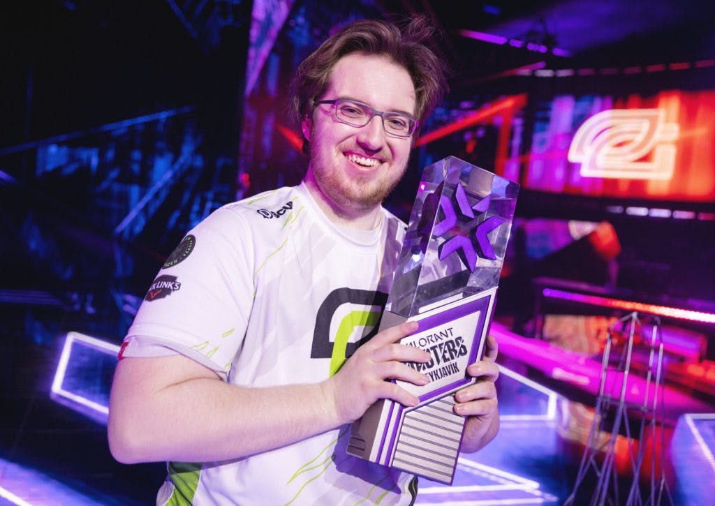 Jaccob "yay" Whiteaker of OpTic Gaming appears onstage with the VALORANT Masters Finals trophy in hand on April 24, 2022 in Reykjavik, Iceland. (Photo by <a href="https://www.flickr.com/people/valorantesports/" target="_blank" rel="noreferrer noopener nofollow">Colin Young-Wolff/Riot Games</a>)