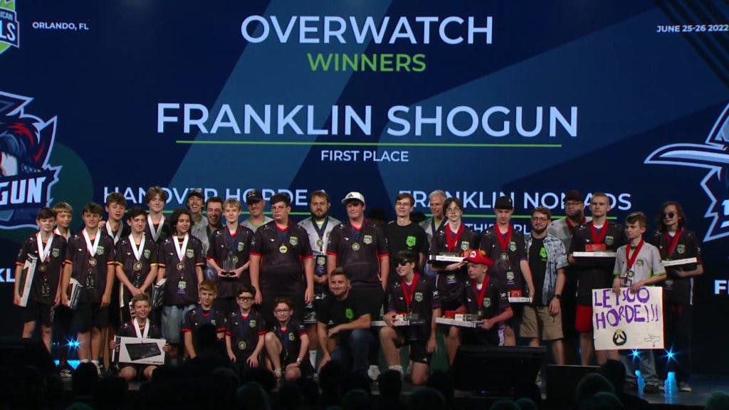 The finalists of the Overwatch event on stage for a group photo