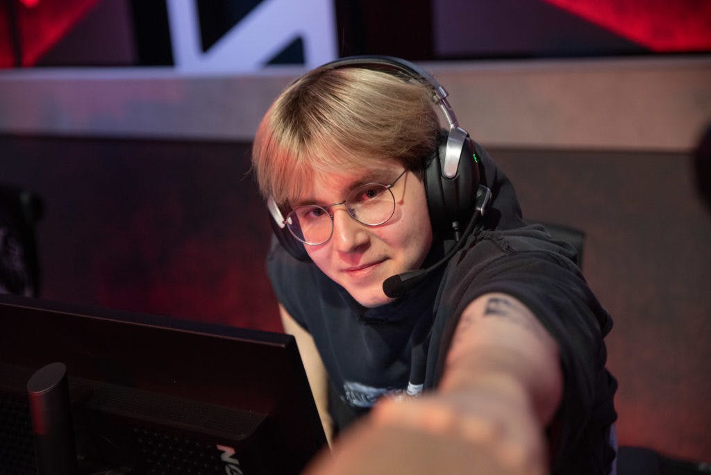 Photo Credit: EA: Hardecki, a Russian pro Apex Legends player is widely regarded as one of the most talented players in Apex Legends esports.