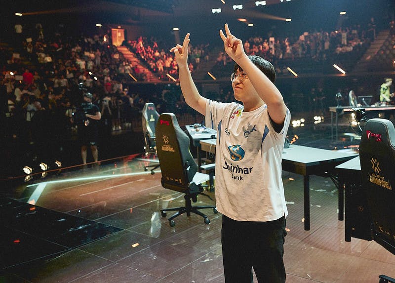 BuZz after the FPX win (Photo by Lance Skundrich/Riot Games)
