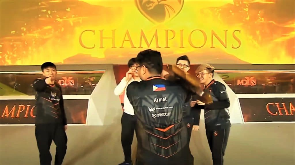 Armel, Gabbi and kpii celebrating their MDL Chengdu Major championship (Image screengrabbed via <a href="https://www.youtube.com/watch?v=EhJbe0brYnE" target="_blank" rel="noreferrer noopener nofollow">YouTube</a>)