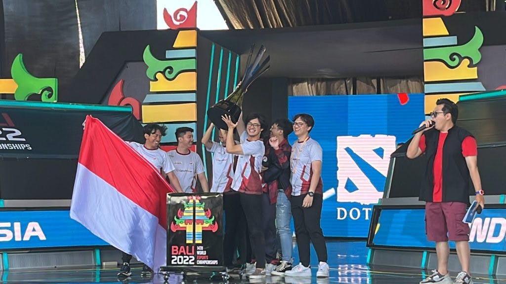 Team Indonesia lifting the WEC 2022 Dota 2 championship trophy (Image by esports.gg)