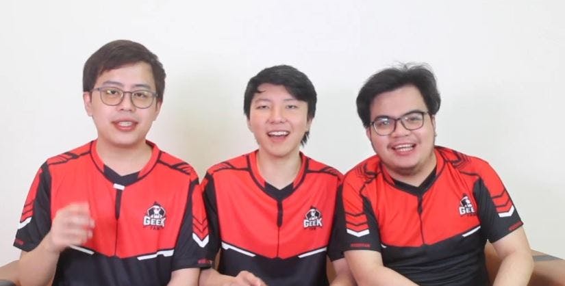 Xepher, Whitemon and Raven after doing spicy ramen challenge (Image via <a href="https://www.facebook.com/GeekFamDota2.MY/videos/xepher-whitemon-and-raven-do-the-spicy-noodle-challenge/2573916186269069/" target="_blank" rel="noreferrer noopener nofollow">Geek Fam Facebook</a>)