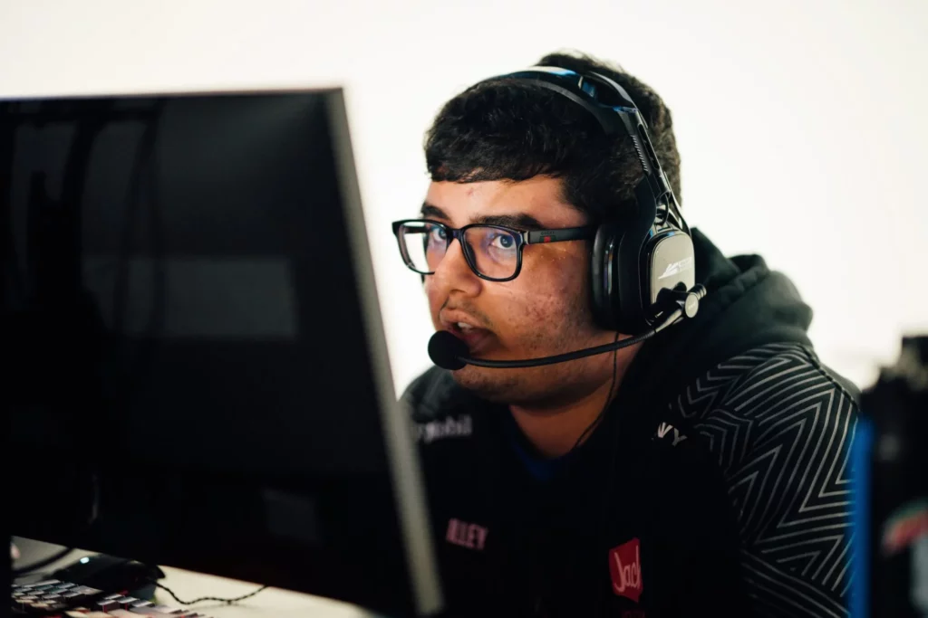 iLLeY had to play against Toronto whilst in the same building as them. Photo via CDL.