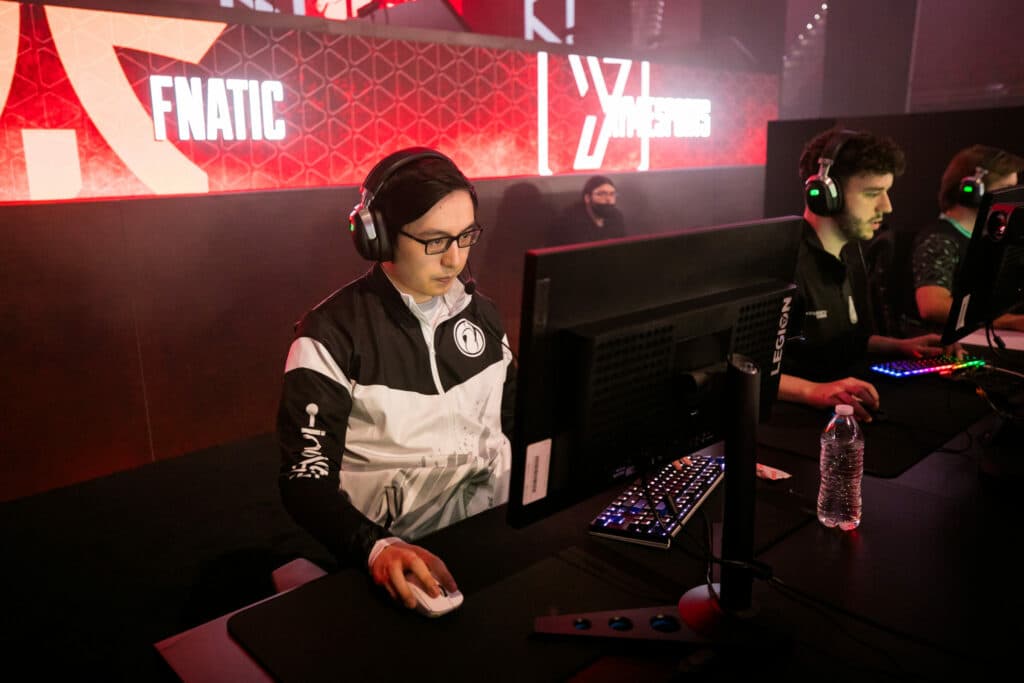 iG's team manager stands in at LAN (Photo: EA/Joe Brady)