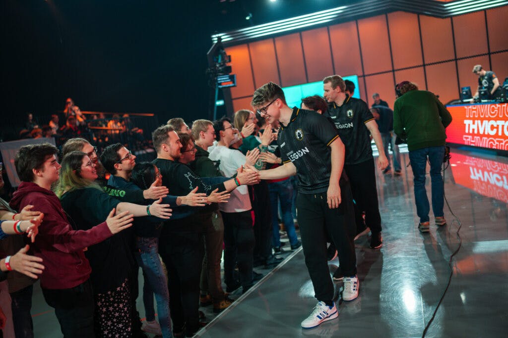 Jackspektra and Heretics after win in LEC studio. Photo by Michal Konkol/Riot Games