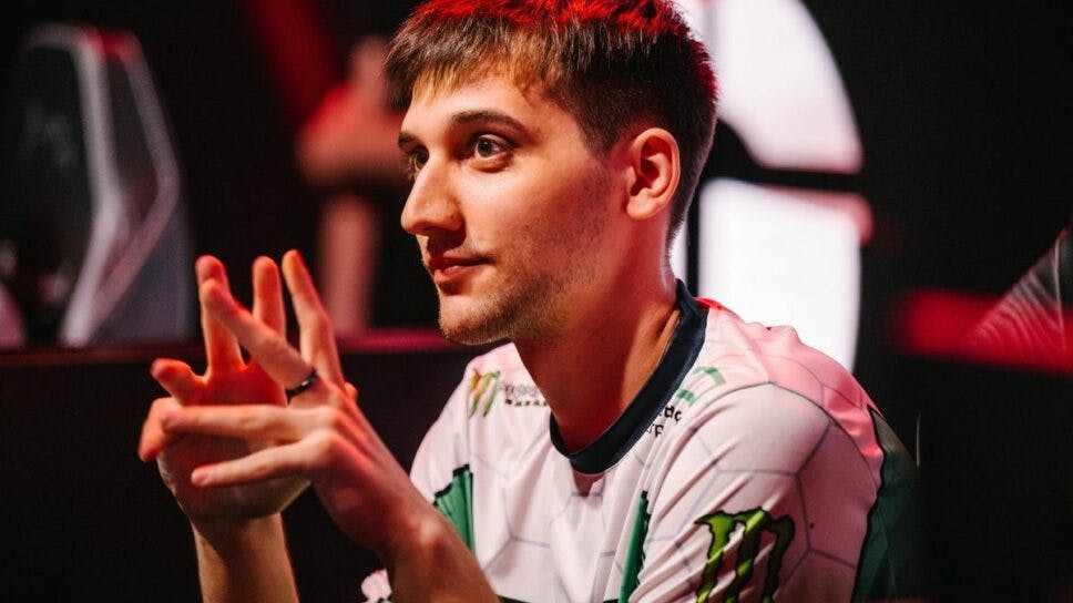 Arteezy returns to streaming through Kick cover image