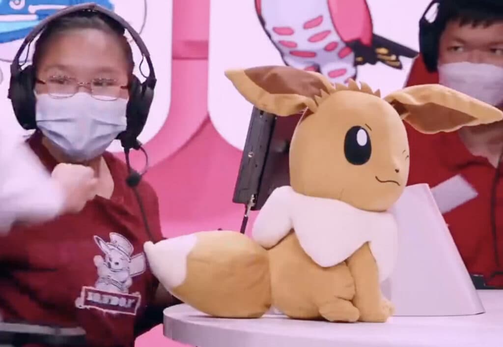 Kiara Nguyen with her signature Eevee plush (Image via KiarazKiki on Twitter)