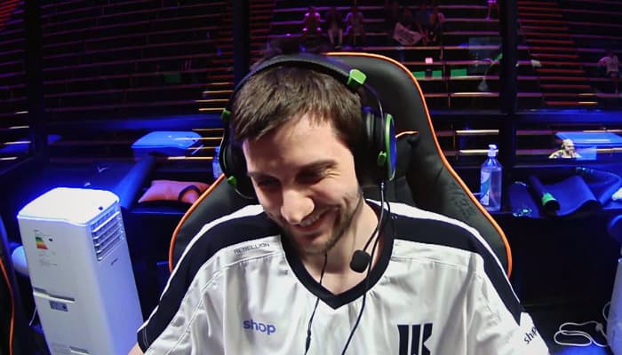 Arteezy's reaction after pulling off an Aegis snatch.