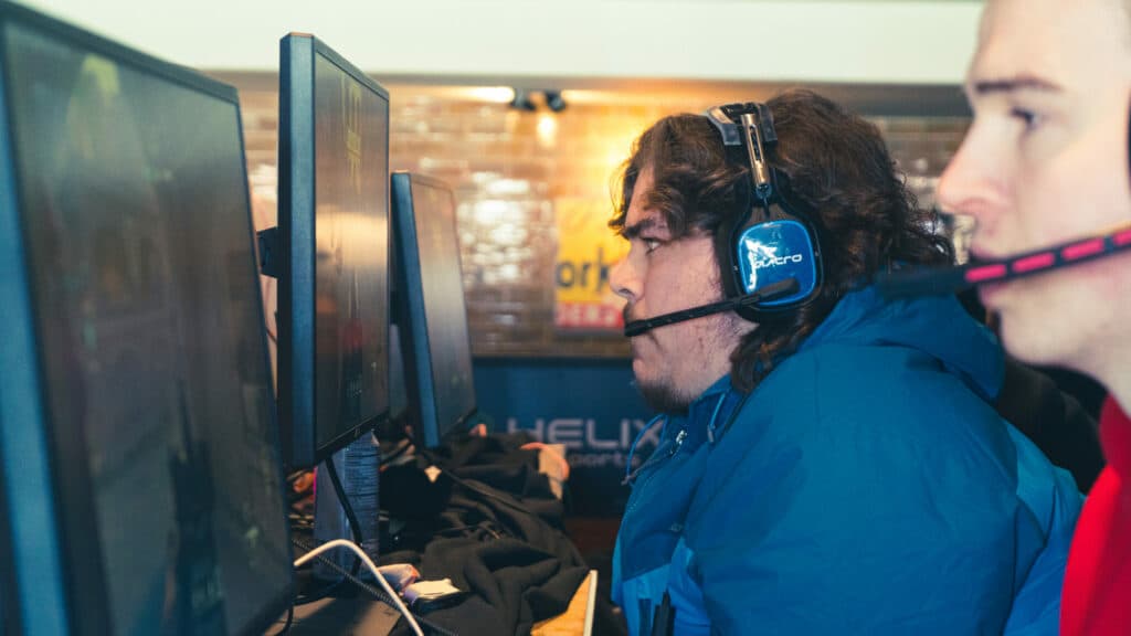 Dak plays alongside Cruze on NrK Anarky. The duo has been together for most of the season. They'll be playing NA Challengers Elite Stage 4 together.