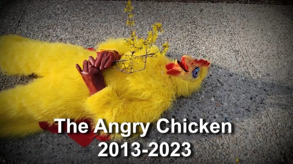 "A Podcast about Hearthstone and Battlegrounds. This is The Angry Chicken." Ben Brode's presentation <br>Image from <a href="https://twitter.com/alkali_layke" target="_blank" rel="noreferrer noopener nofollow">Alkali</a> and <a href="https://twitter.com/stormraige23" target="_blank" rel="noreferrer noopener nofollow">Stormraige</a>'s pre-roll video.