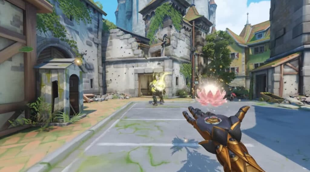 Lifeweaver using Healing Blossom (Image via Blizzard Entertainment)