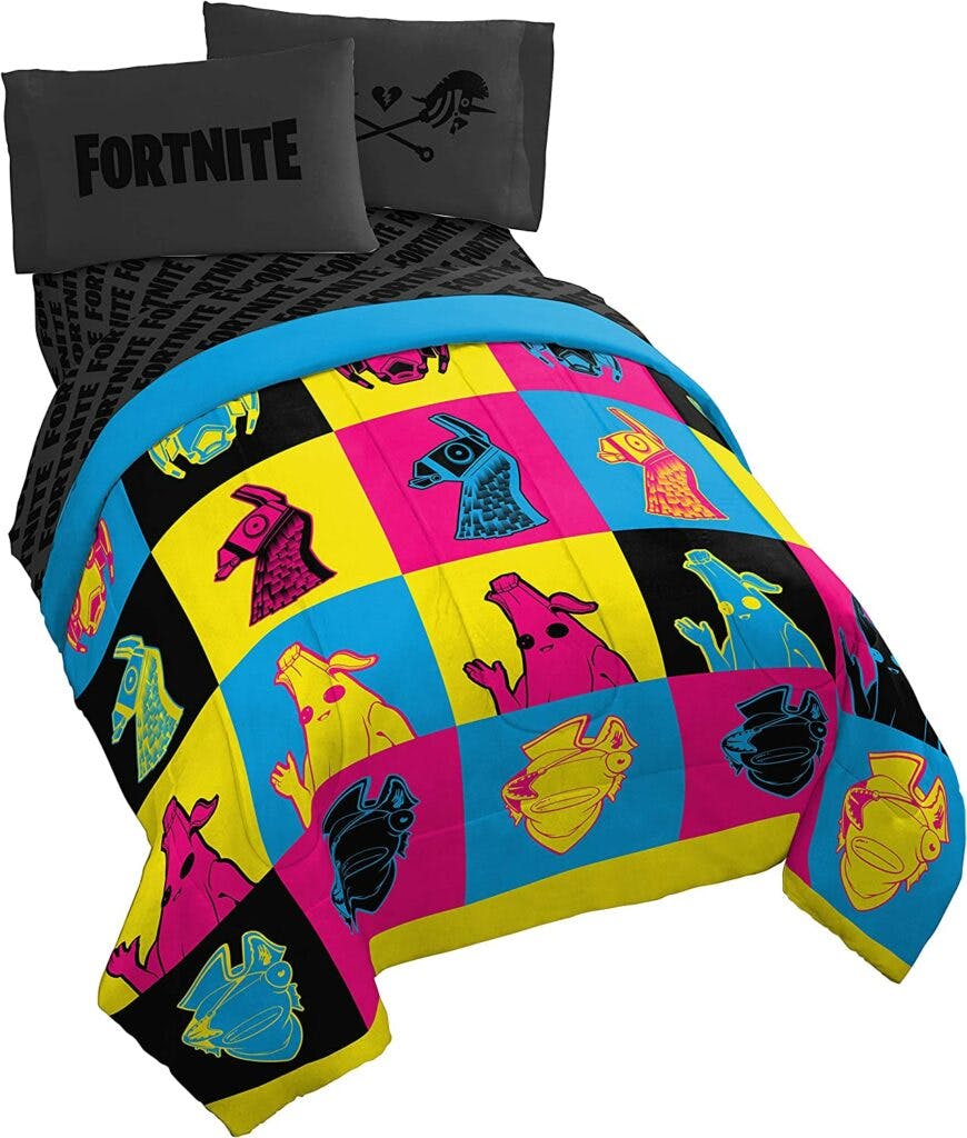 Fortnite 5 Piece Bed Sheet will personalise their room around their favourite game