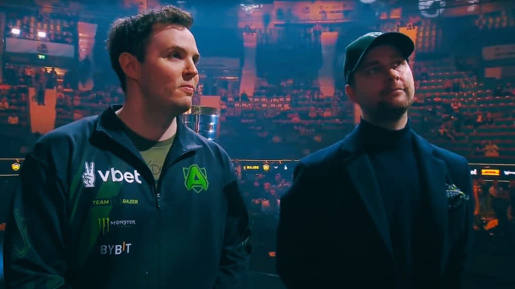 Loda and AdmiralBulldog at <a href="https://liquipedia.net/dota2/ESL_One/Stockholm/2022" target="_blank" rel="noreferrer noopener nofollow">Stockholm Major 2022</a> opening ceremony (Image via ESL)