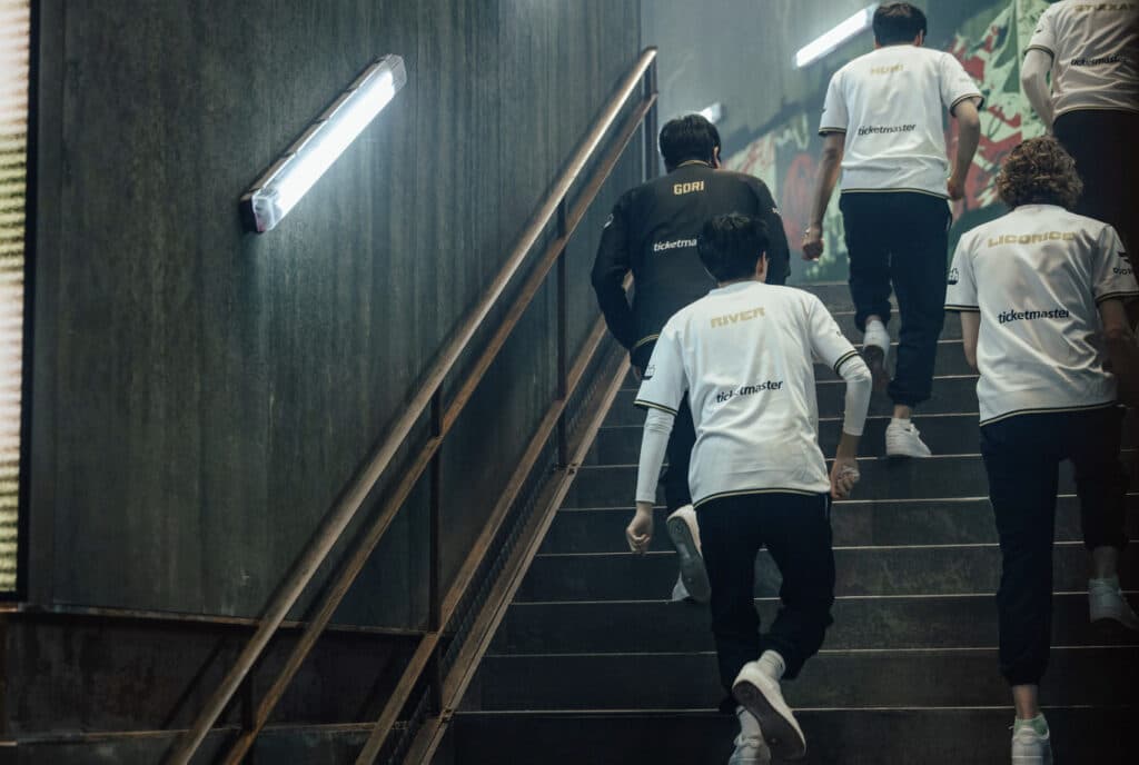 Walking off stage after the first Bo3 (Image via Colin Young-Wolff and Riot Games)