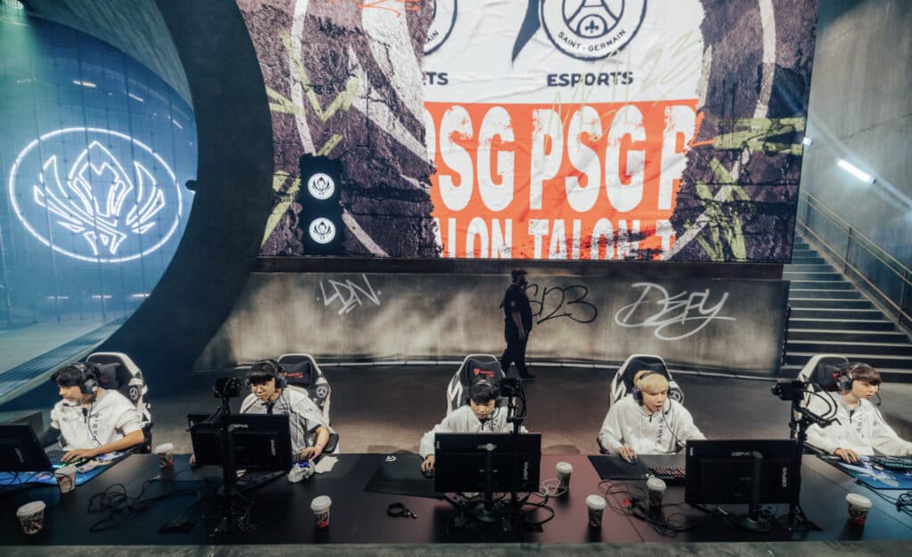 (PSG Talon ready to go on the London Underground-themed stage (Image via Colin Young-Wolff and Riot Games)