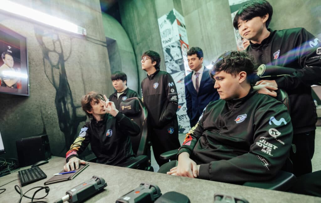 R7 pushing the LLA towards the next stage - image via Colin Young-Wolff/Riot Games