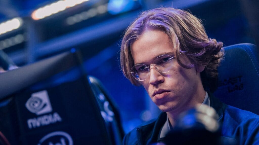 Topson is a step away from his third TI victory.<br>(Image via Valve)