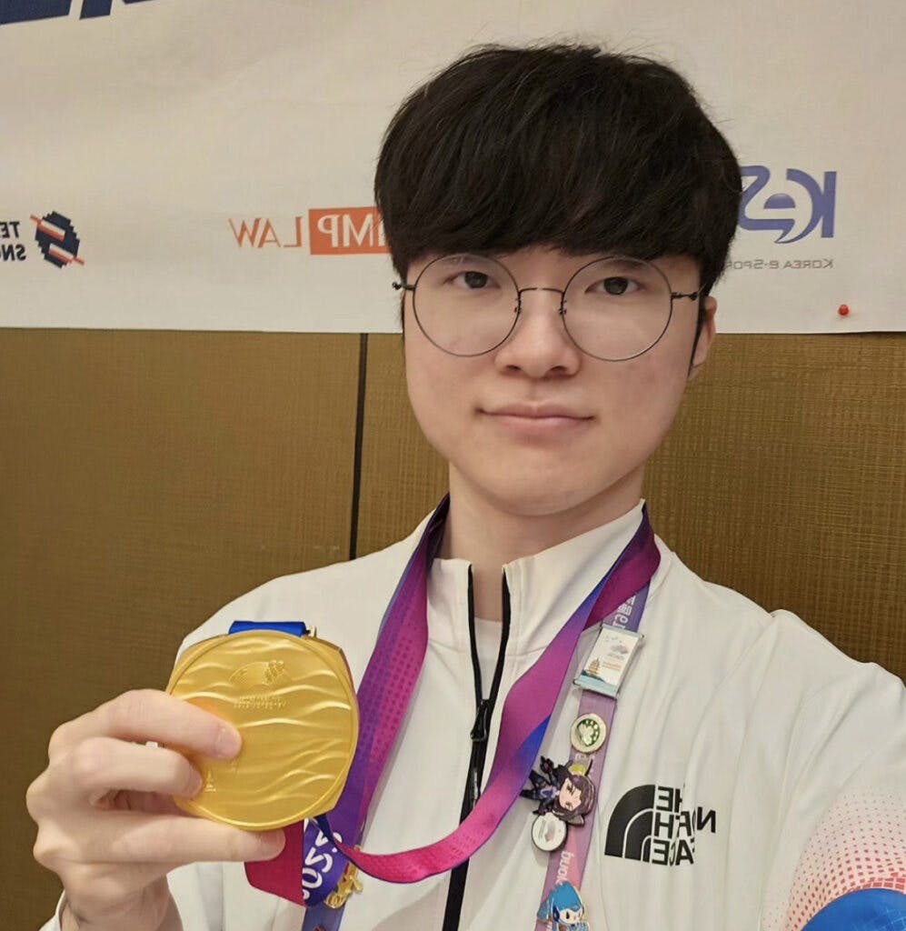 Faker with his latest medal from the Asian Games 2023 - image via Faker's official Instagram 2023